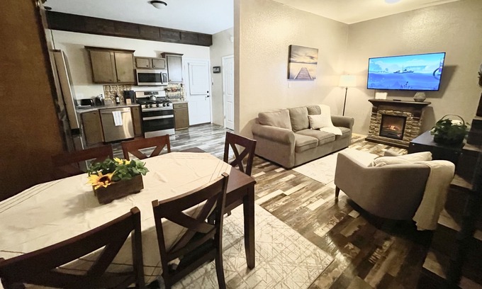 Edgewood House | New Guesthouse with Pool & Hot Tub!