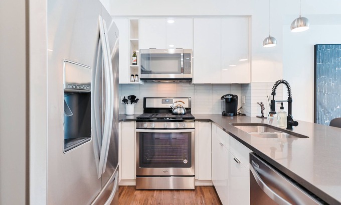 Mission District Condo | NEW! | Heated Parking | Heart of DT | Sofa Bed | Mins to Saddledome