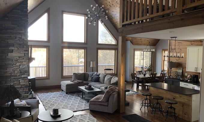 Windham House | "New Home" Idyllic Mt Views ,Pond & Horse farm views 2 min to Town