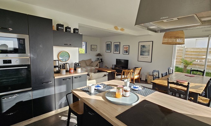 Berven House | New house with small sea view close to the beach