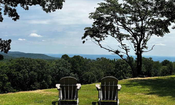 Clarksville Cabin | New Iron Mountain View Cabin