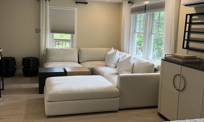 Edgartown Condo | New King Bed, Studio -Downtown Edgartown