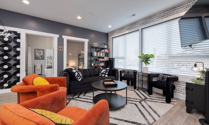 Five Points Condo | NEW King suite, Sleeps 14 in the heart of Nashville