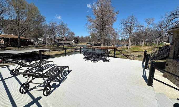 Tool House | New Lake Paradise! 4 bdrm 3.5 ba house w/lift, deck, grill, sauna, smart, media