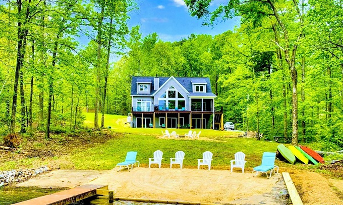 Mineral House | NEW Lakefront Lake Anna 5 Suites All Water Views