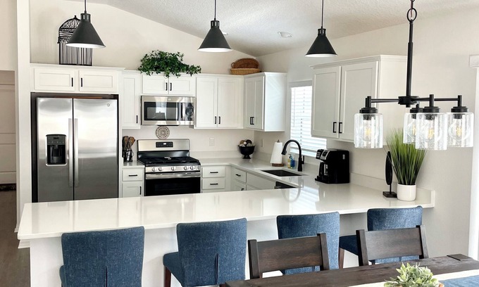 Okahumpka House | NEW LISTING! 2 bed/2 bath-pet friendly home -Village of Newell w/free golf cart