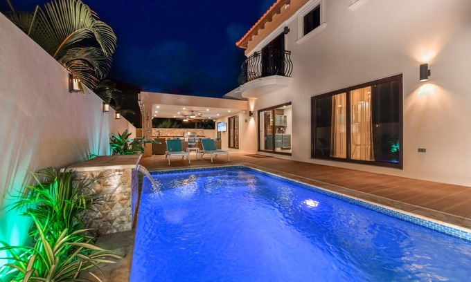 Esmeralda House | New Listing: 3-BDR/3.5BATH house with WiFi, AC, private pool and beach supplies