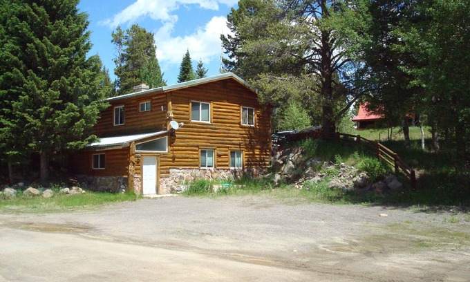 Lazy Acres House | NEW LISTING | 8 miles from Yellowstone! | Parking for Toys! | Grill & Firelplace