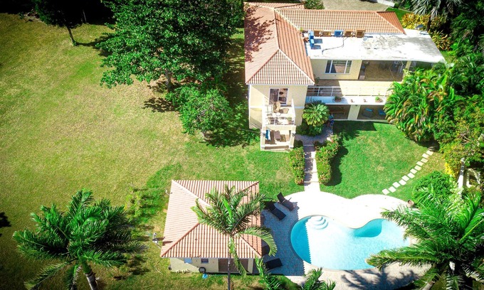 Puntas Villa | New listing! Amazing views, walk to beach!