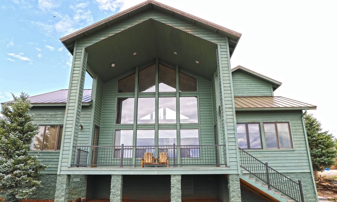 Show Low House | New Listing! Luxury cliff-side retreat. Isolated & Serene with EPIC views.