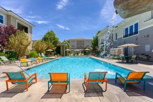Reno/Tahoe Airport Apartment | New Luxurious 1BR Apartment Heated Pool Spa & Sauna