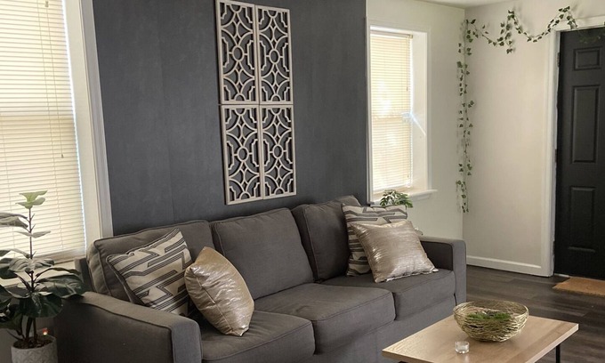 Lochearn Apartment | New!!! Luxury-2BR-Apt w/ Free Wifi, Parking & Breakfast