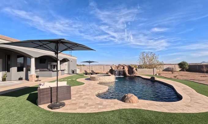 Casa Grande House | NEW! Luxury Home with Slide Pool/Spa/Movie Theatre