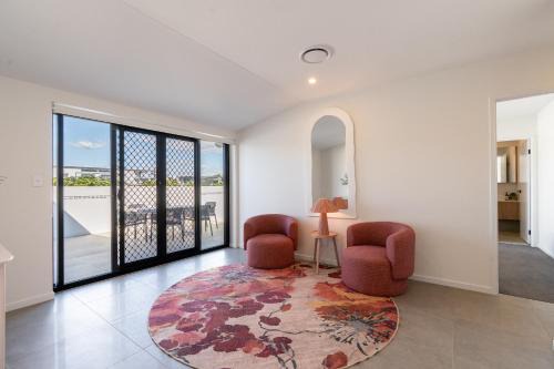 Mount Gravatt East Apartment | New Luxury Spacious private rooftop hilltop view 2BD