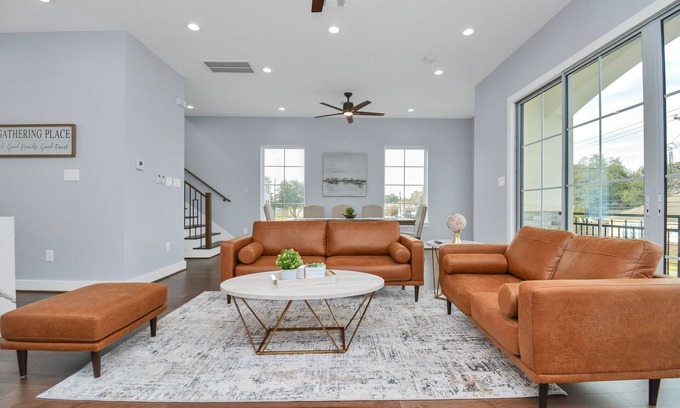 Riverside Terrace House | New Luxury Stay mins from Downtown w/dreamy common area