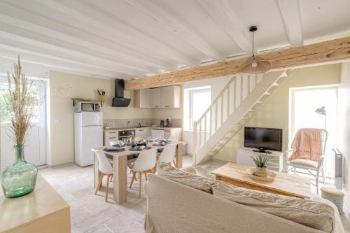 Charentay House | New maison au coeur des vignes