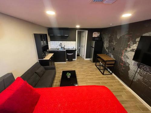 Gardendale Apartment | New Midtown Modern Studio With Backyard (Unit B)