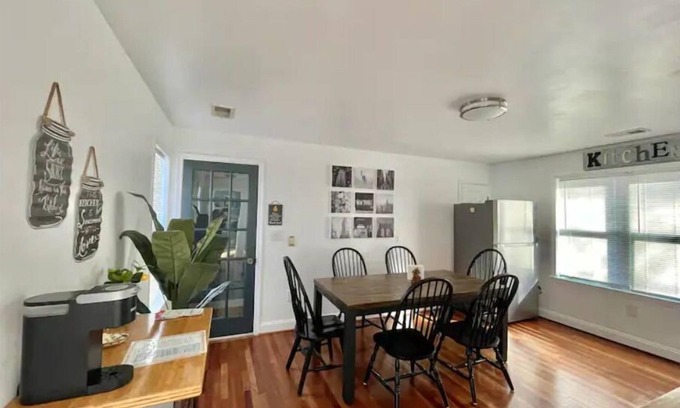 West Falls Church Apartment | New, Modern, 3 bed/3 bath Aptn