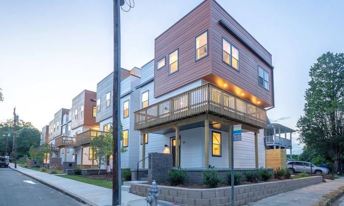 Mechanicsville House | NEW Modern House with Roof Deck of Atlanta Skyline