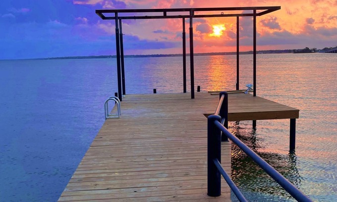 Seven Points House | New Modern Lake Front on open water w/New Dock