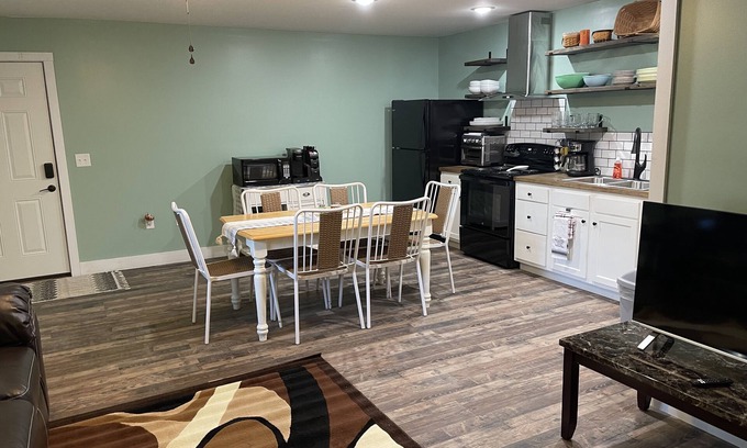 Jamestown Apartment | New Near Jamestown Dock - A