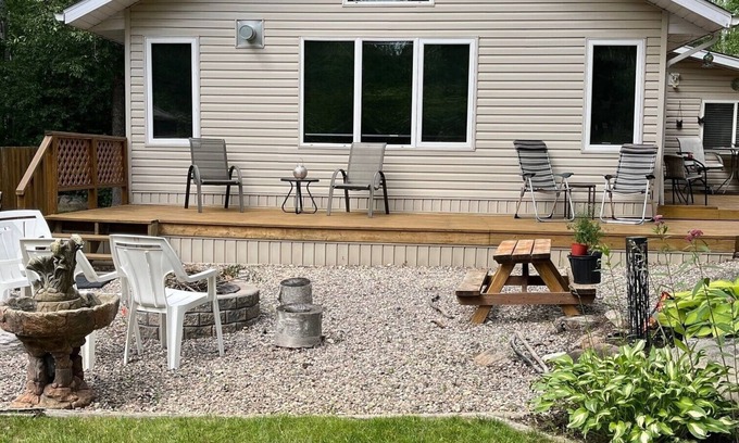 Lester Beach Cabin | NEW NIRVANA RENTALS LISITING*Rent 2 days get 2 days free*Cottage with Hot Tub