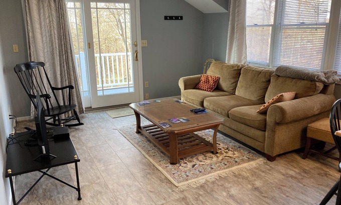 Southbury Apartment | New One Bedroom Apartment Centrally Located in Southbury