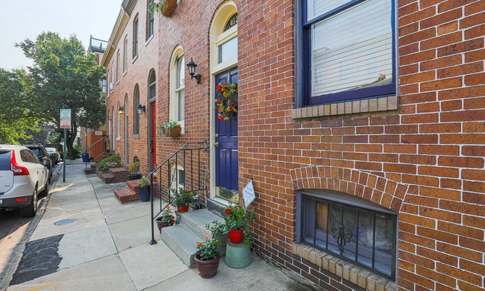 Federal Hill House | New Photos! Best Location & Reviews - Bmore Charmed!