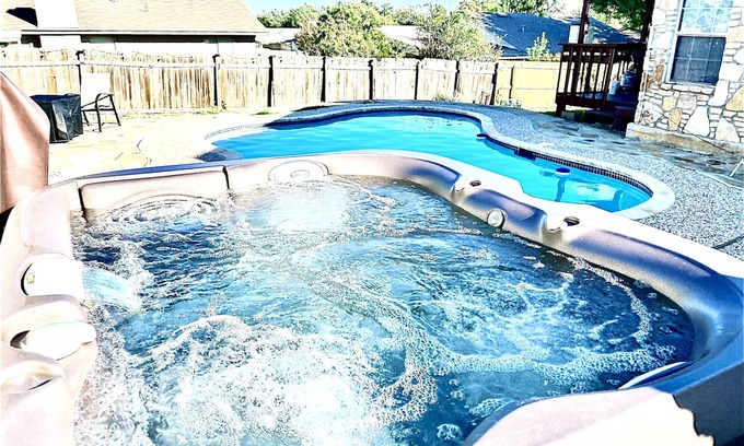 Heritage House | New! Pool - Hot Tub 4bd/2b renovated near Sea World/Lackland