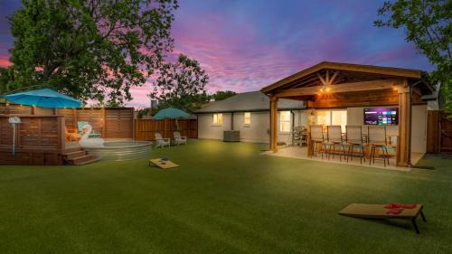 Arlington House | NEW Pool Patio Walk to ATT Hollywood Vanity