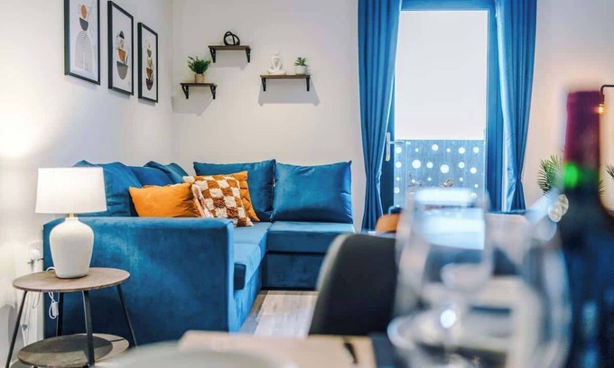 Vauxhall Apartment | NEW! Pristine 2-Bed Flat, Great Location, Sleeps 6