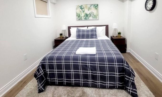 Fairview Apartment | New Private Spacious & Modern Apartment near Square One and Downtown Mississauga