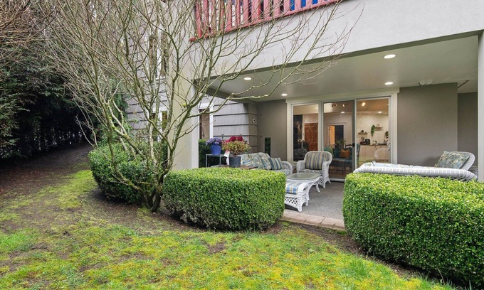 Bainbridge Island House | NEW! Private Garden Retreat with Gym & Golf Path Access
