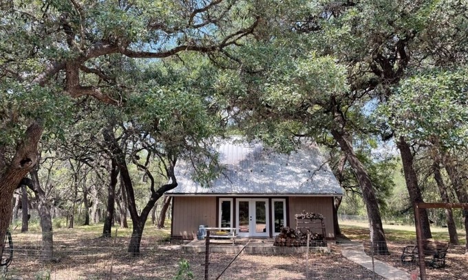 Leakey House | NEW - Quiet Country House in Leakey