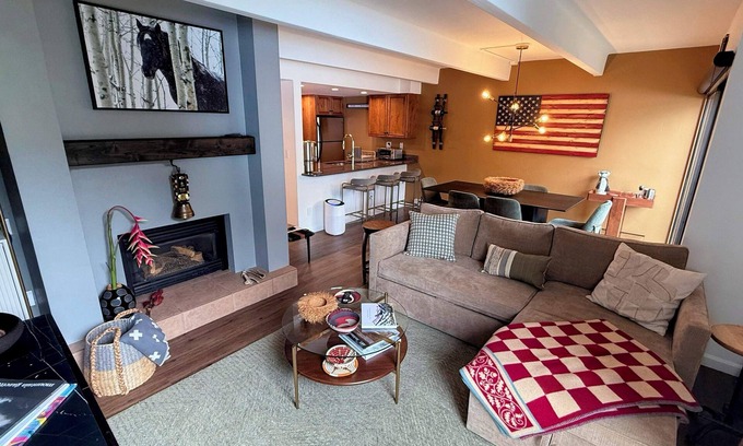 Vail Condo | New Rental - Vail Mountain Views, Outdoor Hot Tub, Great Location. Pet Friendly