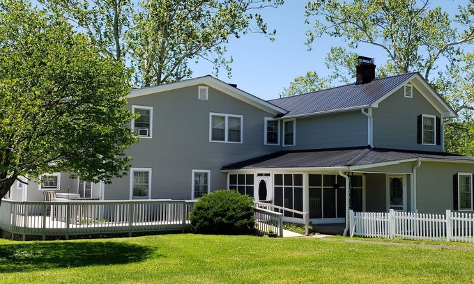 Beckwith House | New River Gorge Bridge 8 Bedrooms, Hot Tub, and Private, Heated Pool 18' x 34'