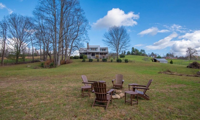 West Jefferson Other | New River Mountain Getaway - Fire Pit - Gas Fireplace - Minutes to West Jefferson