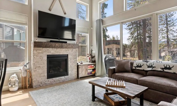 Rendezvous House | NEW! RUSTIC LUXURY (2 BR+Loft) w/Hot Tub Near WP