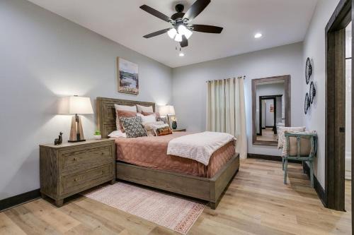 San Angelo House | New Rustic Retreat 2 BR 2 and a half BA