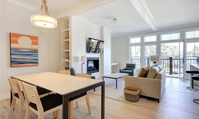 Seabrook House | New* Seabrook's Serendipity, a family-friendly loft right in Town Center!