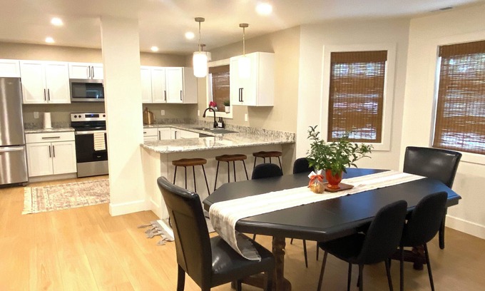 Bolivar House | NEW & SLEEPS 14! Spacious and modern home- located in the heart of Bolivar!