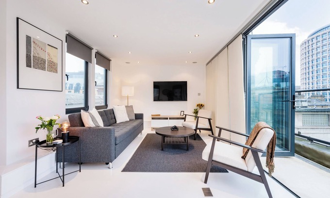 Covent Garden Apartment | New/Spacious 3 Bedr Penthouse w/Terrace Covent Gdn
