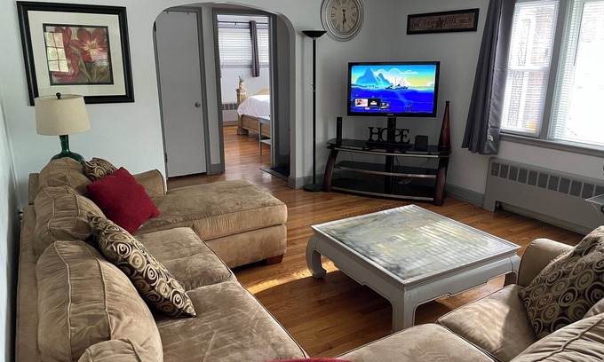 Windsor House | NEW: Spacious & Convenient Hideaway!Centrally located & 10 min from airport!