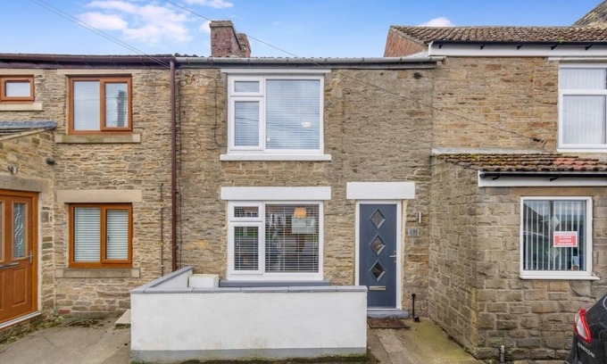 North Bitchburn House | New! Spacious, Homey Vibes in Toft Hill, Sleeps 4
