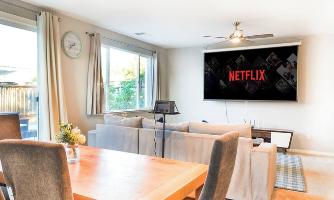 Lake Area House | New! Spacious House w/BBQ, theater, nice Newark with AC, BBQ, close to techs