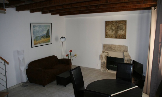 Bourg-Saint-Andeol Apartment | New stopover gîte in southern Ardèche: 3-room apartment