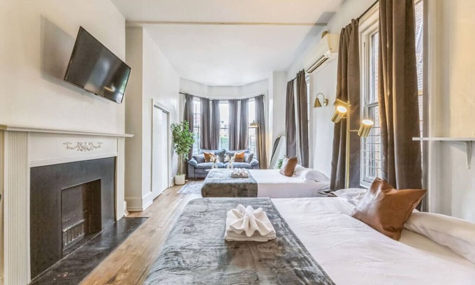 Center City West Apartment | New Studio | Center City | Sleeps 4 | Fast Wifi