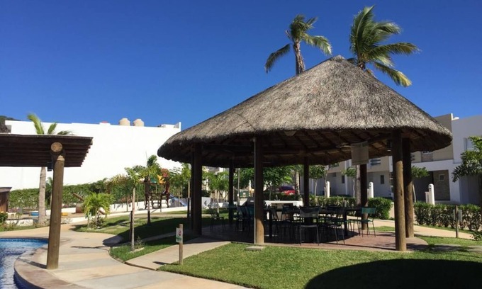 Cerritos House | New, Stunning, Beautiful Decorated, Spacious House - 5min walk to the beach