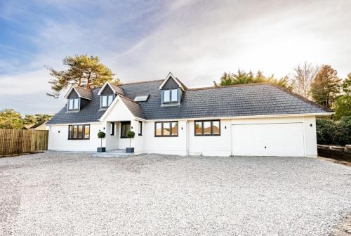St Leonards House | NEW! Stunning & Modern 5 bedroom home with Parking & Garden - Excellent Location!