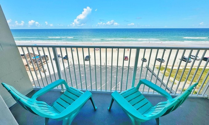 Bostwick Park Apartment | NEW! Stunning Ocean Front Studio Private Balcony